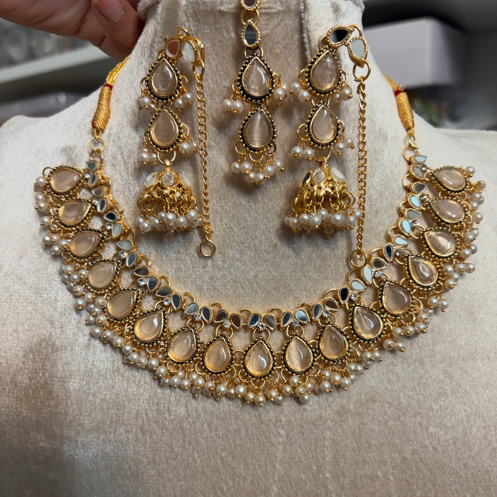 Elegant Gold and Pearl Jewelry Set with earrings and tikka